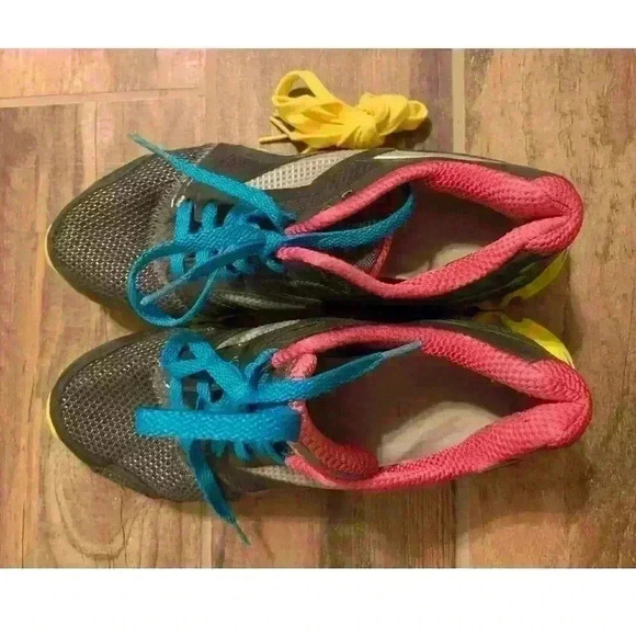 RETIRED REEBOK Sneaker - Picture 3 of 6